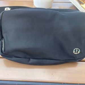 Lululemon belt bag everywhere belt bag